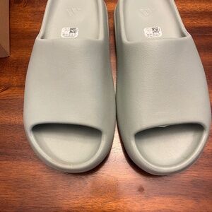 yeezy slide “salt”